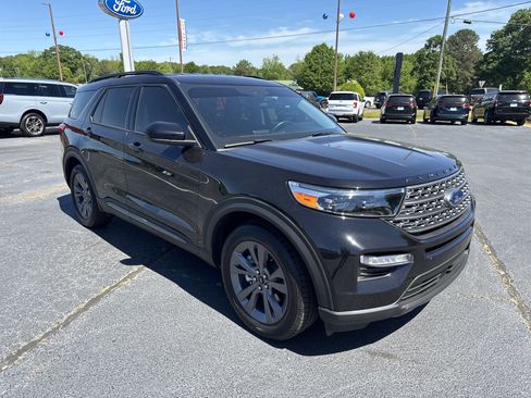 Certified 2023 Ford Explorer XLT w/ Equipment Group 202A RWD image 4