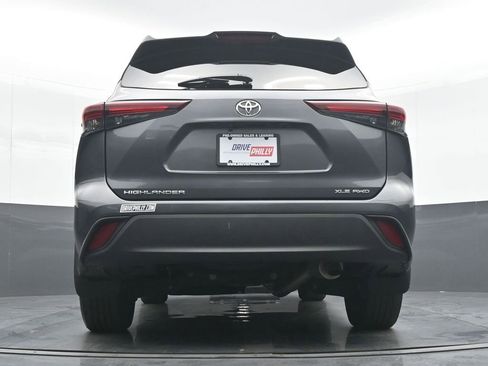 Used 2024 Toyota Highlander XLE AWD/4WD image 29