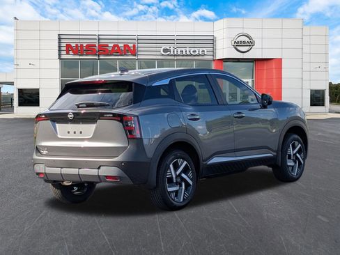 New 2025 Nissan Kicks SV w/ Charging Package FWD image 3