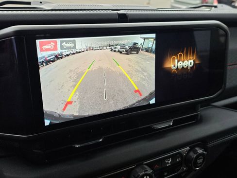 Used 2024 Jeep Wrangler Rubicon w/ Technology Group image 29