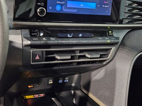 Used 2025 Toyota Camry LE FWD image 31