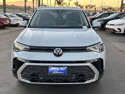 New 2026 Volkswagen Taos SE image 3