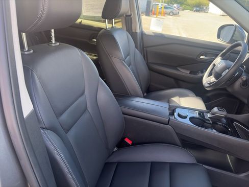 Used 2025 Nissan Rogue SL w/ Tech Package AWD/4WD image 27