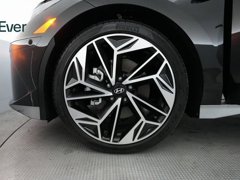 Used 2024 Hyundai Ioniq 6 Limited image 17