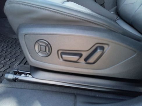 Used 2025 Audi Q3 2.0T Premium w/ Convenience Package image 21