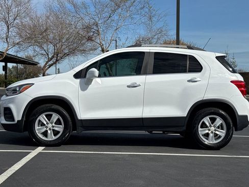Used 2018 Chevrolet Trax LT w/ LT Convenience Package image 14