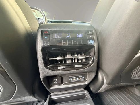 Used 2021 Jeep Grand Cherokee L Limited w/ Luxury Tech Group II AWD/4WD image 29