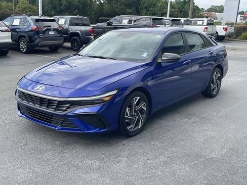 Certified 2025 Hyundai Elantra Sport FWD image 3