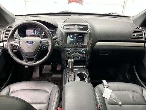 Used 2018 Ford Explorer XLT w/ Equipment Group 202A AWD/4WD image 4
