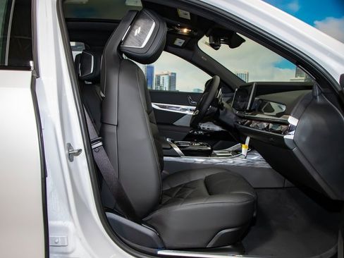 Used 2025 BMW 740i xDrive 740i xDrive w/ Premium Package image 22