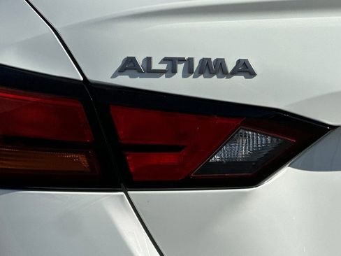Used 2025 Nissan Altima 2.5 SV FWD image 27