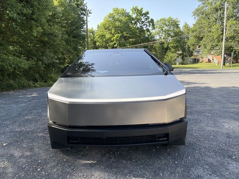 Used 2024 Tesla Cybertruck AWD Crew Cab image 2