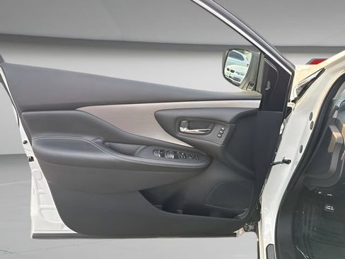 Used 2020 Nissan Murano SL w/ Moonroof Package AWD/4WD image 10