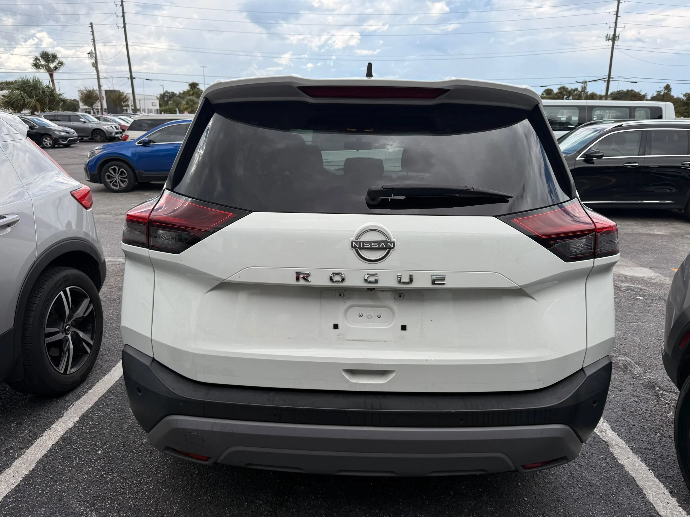 Used 2022 Nissan Rogue S FWD image 5