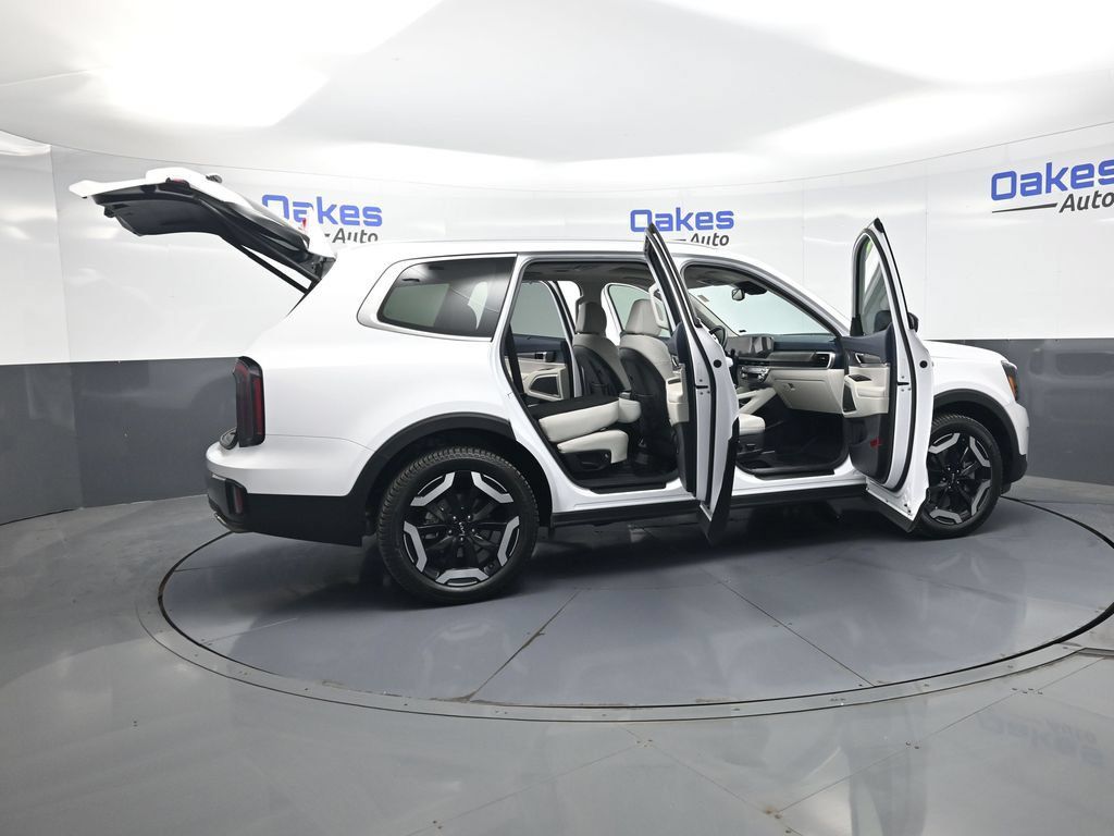 Used 2025 Kia Telluride EX w/ EX Captain's Chair Package FWD image 57