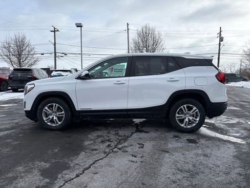 Used 2021 GMC Terrain SLE image 2