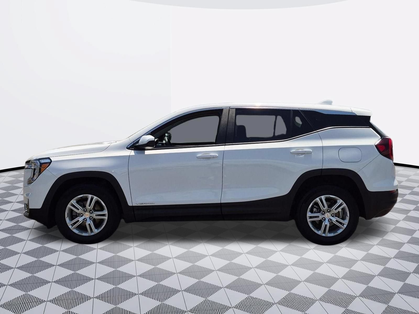Certified 2023 GMC Terrain SLE FWD image 4
