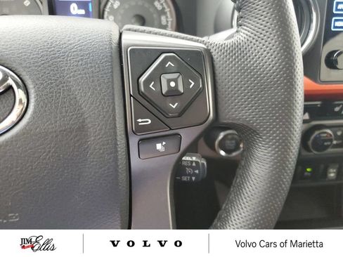 Used 2017 Toyota Tacoma TRD Sport w/ Premium & Technology Package AWD/4WD image 30