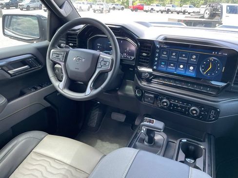 Used 2025 Chevrolet Silverado 1500 ZR2 w/ Technology Package AWD/4WD image 34