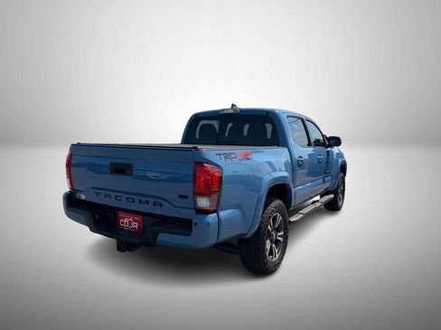 Used 2019 Toyota Tacoma TRD Sport AWD/4WD image 4