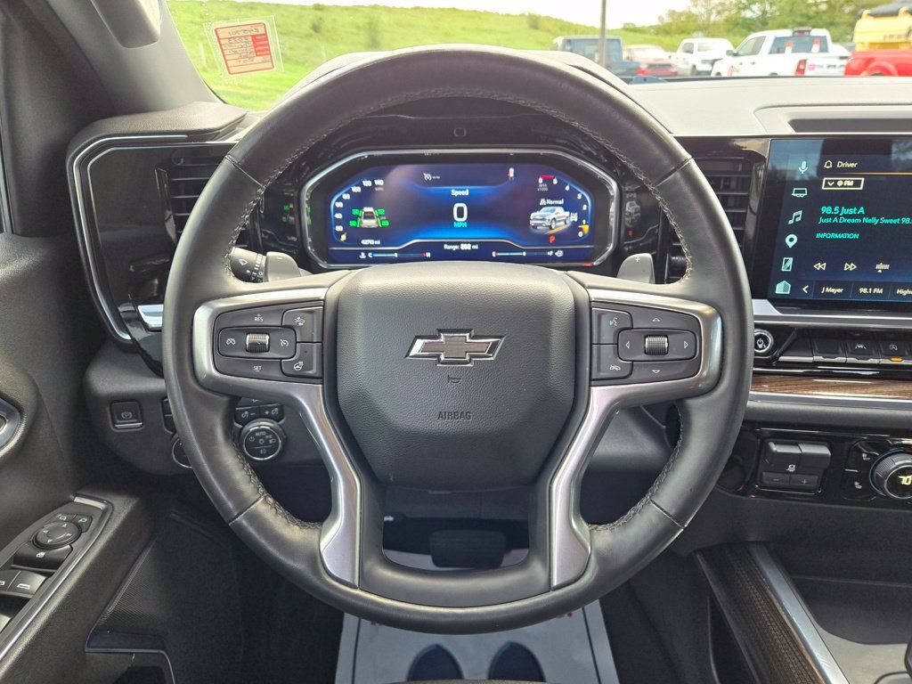 Used 2023 Chevrolet Silverado 1500 RST w/ Redline Edition AWD/4WD image 18