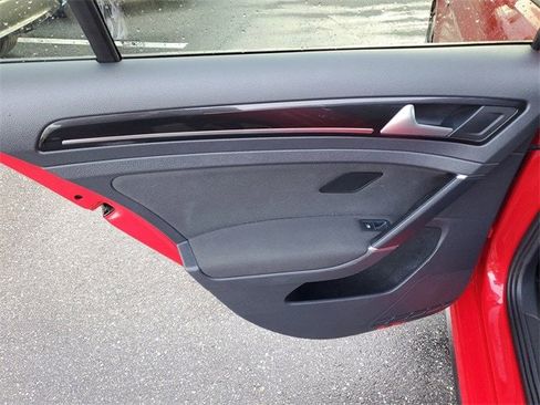 Used 2016 Volkswagen Golf S image 8