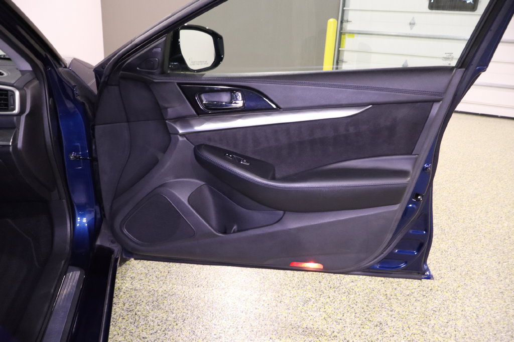 Used 2016 Nissan Maxima SR FWD image 39