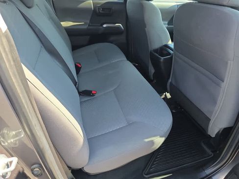Used 2022 Toyota Tacoma SR5 AWD/4WD image 23