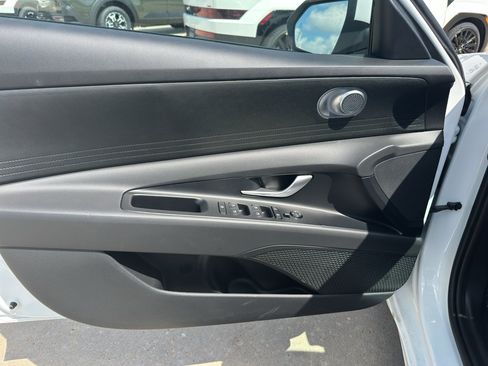 New 2026 Hyundai Elantra Hybrid FWD image 10