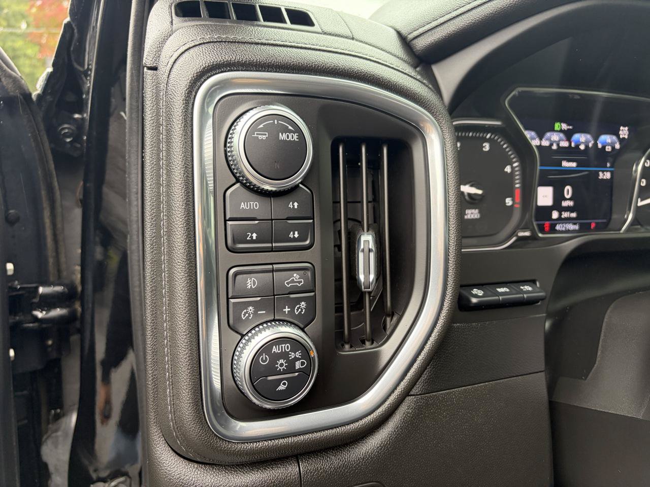 Used 2022 GMC Sierra 2500 Denali w/ Denali Ultimate Package AWD/4WD image 23