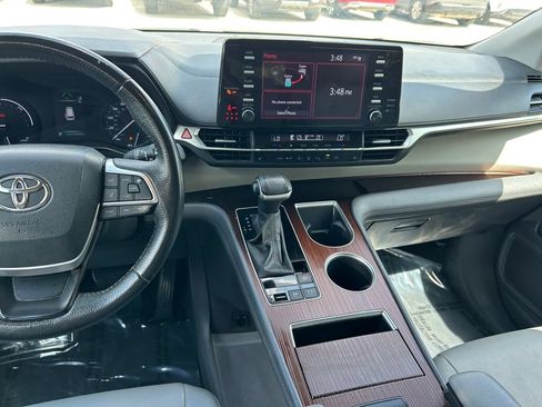 Used 2023 Toyota Sienna XLE FWD image 17