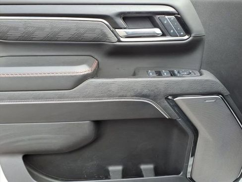 Used 2025 GMC Sierra 2500 AT4X image 18