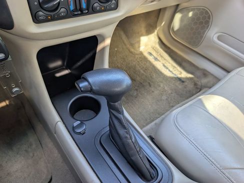 Used 2005 Chevrolet Impala SS w/ Preferred Equipment Group FWD image 16