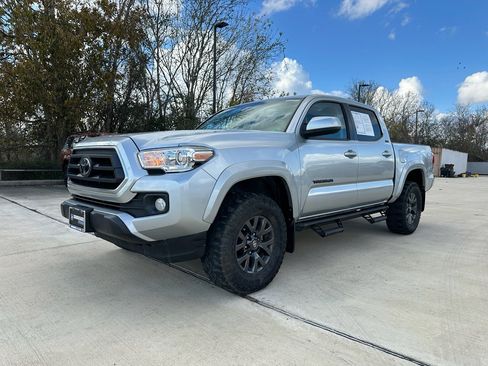 Used 2022 Toyota Tacoma SR5 w/ SR5 Appearance Package (SM) image 1