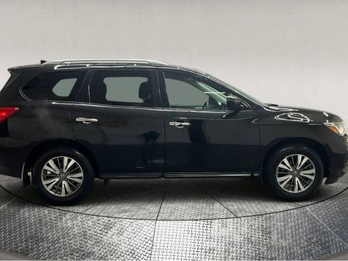 Used 2020 Nissan Pathfinder S image 9