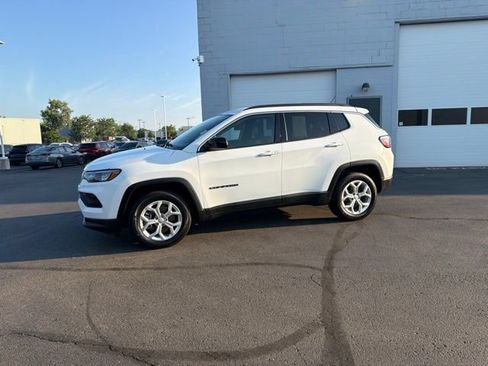 Used 2024 Jeep Compass Latitude AWD/4WD image 18