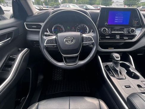 Used 2023 Toyota Highlander XLE AWD/4WD image 18