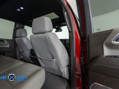 Used 2023 GMC Sierra 1500 SLT image 34