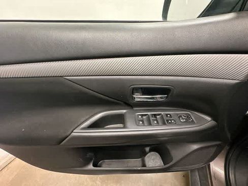 Used 2018 Mitsubishi Outlander SE AWD/4WD image 15