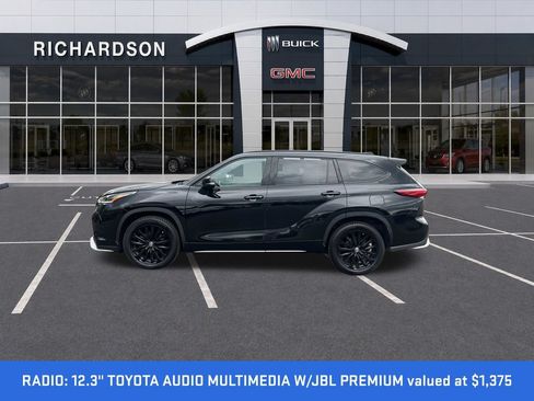 Used 2023 Toyota Highlander XSE AWD/4WD image 2