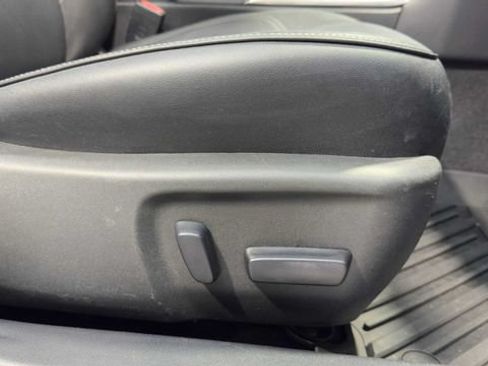 Used 2015 Toyota Camry XLE FWD image 12