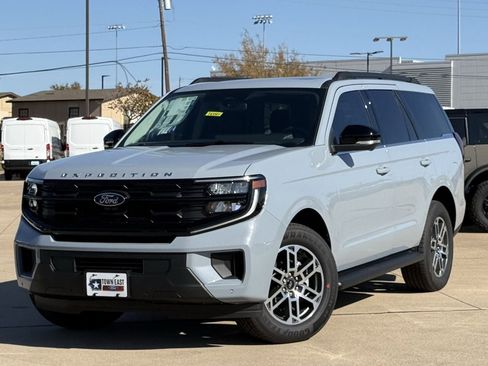 New 2025 Ford Expedition Active image 25