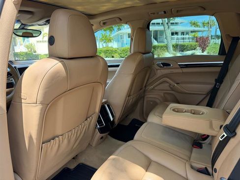 Used 2017 Porsche Cayenne Platinum Edition AWD/4WD image 14