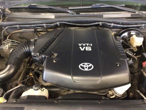 Used 2011 Toyota Tacoma 4x4 Access Cab V6 w/ TRD Sport Pkg image 18