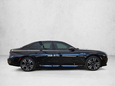 New 2026 BMW i7 M70 w/ Executive Package AWD/4WD image 4