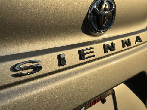 Certified 2024 Toyota Sienna Platinum image 8