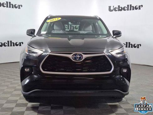 Certified 2024 Toyota Highlander XLE AWD/4WD image 2