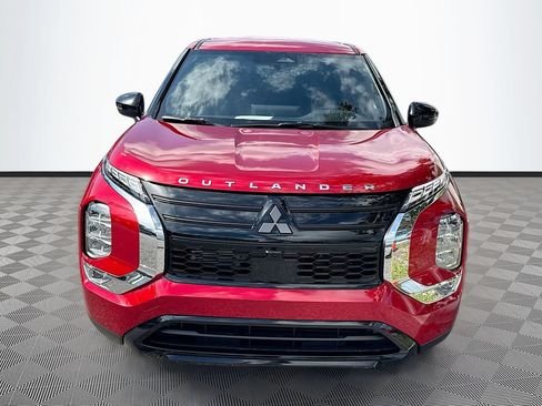Used 2026 Mitsubishi Outlander LE FWD image 2