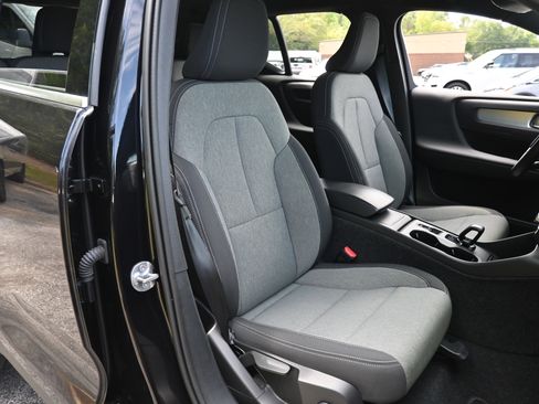 Used 2025 Volvo XC40 B5 Core image 22