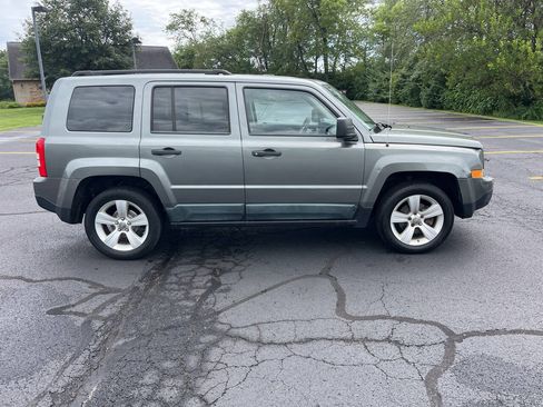 Used 2011 Jeep Patriot Sport w/ Tire & Wheel Group FWD image 6
